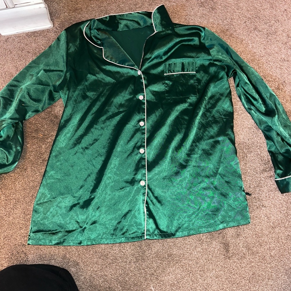 Silky Green Pajama Top and bottoms